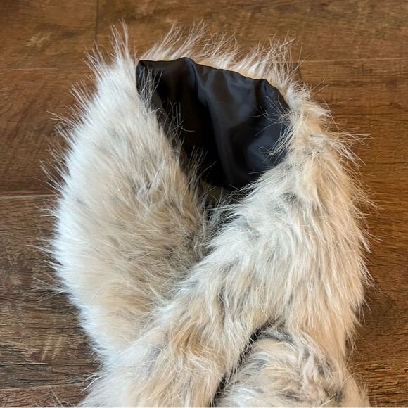 Women’s Faux Fur Scarf by Collection Eighteen NWT🏷 - Picture 4 of 12
